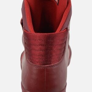 Nike Flystepper 2K3 in Bold Red